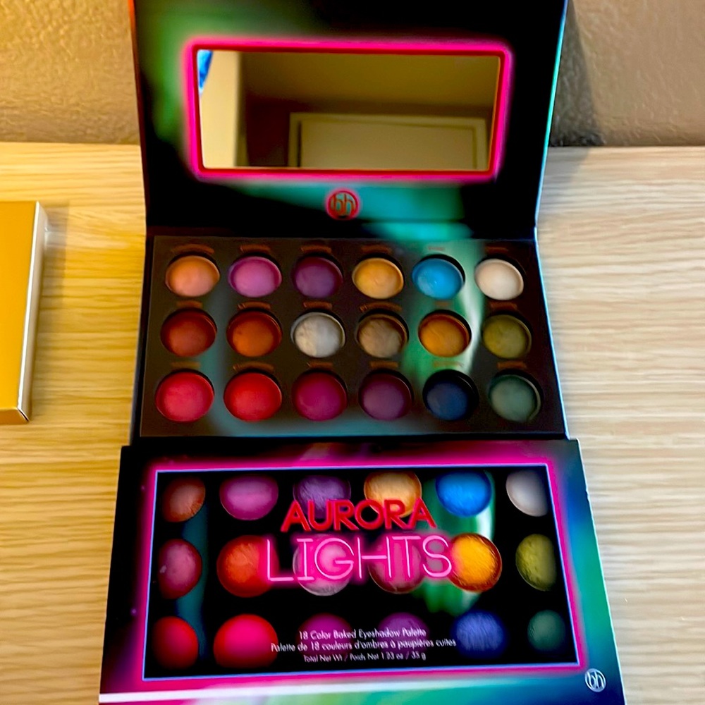 Aurora Lights 18 Color naked eye shadow Palette